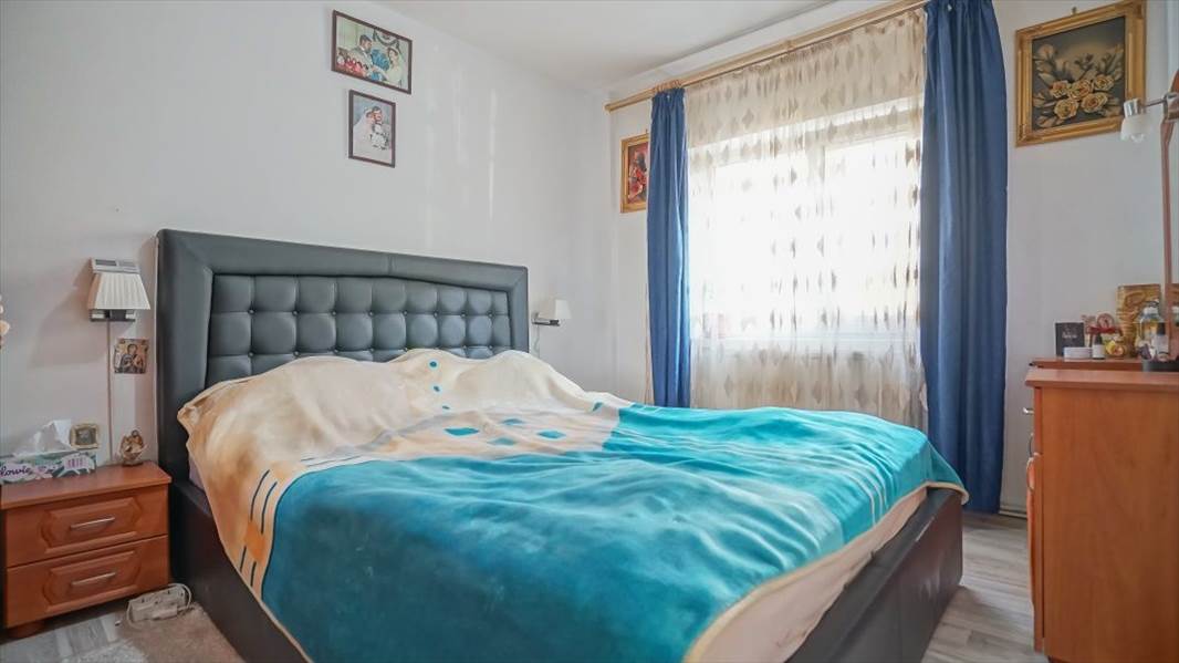 Vanzare apartament 3 camere decomandat Noua, Brasov