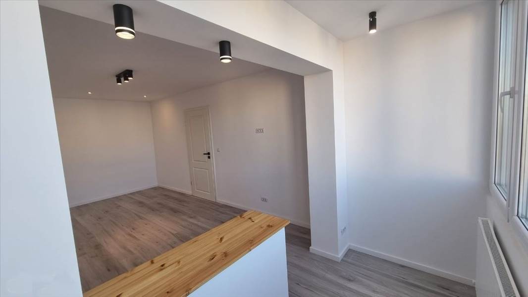 Vanzare apartament 2 camere decomandat etaj intermediar Astra, Brasov