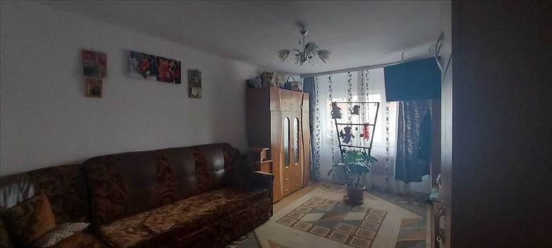 Vanzare apartament 2 camere decomandat etaj intermediar Tractorul, Brasov