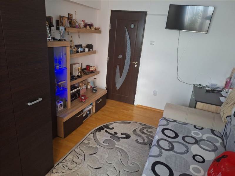 Vanzare apartament 3 camere decomandat etaj intermediar Triaj, Brasov