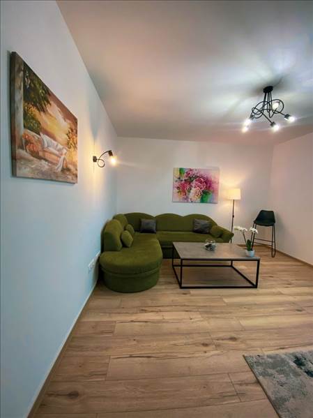 Vanzare apartament 3 camere decomandat bloc nou Tractoorul, Brasov