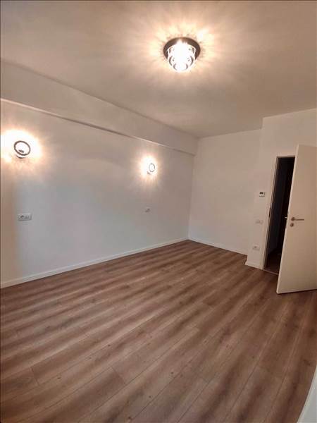 Vanzare apartament 3 camere decomandat bloc nou Noua, Brasov