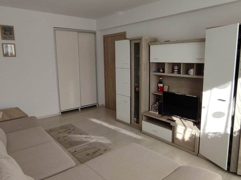 Vanzare apartament 2 camere decomandat bloc nou Tractorul, Brasov