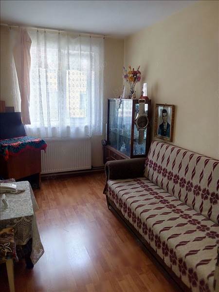 Vanzare apartament 3 camere decomandat Noua, Brasov