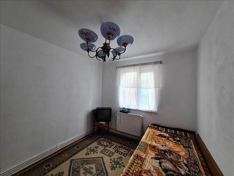 Apartament 3 camere etaj intermediar zona Grivitei, Brasov