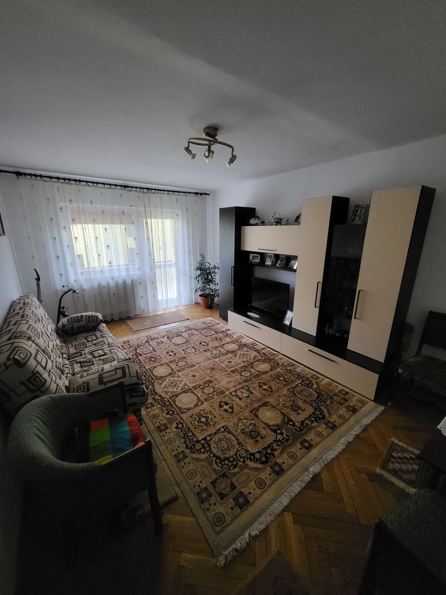 Apartament 4 camere decomandat Grivitei