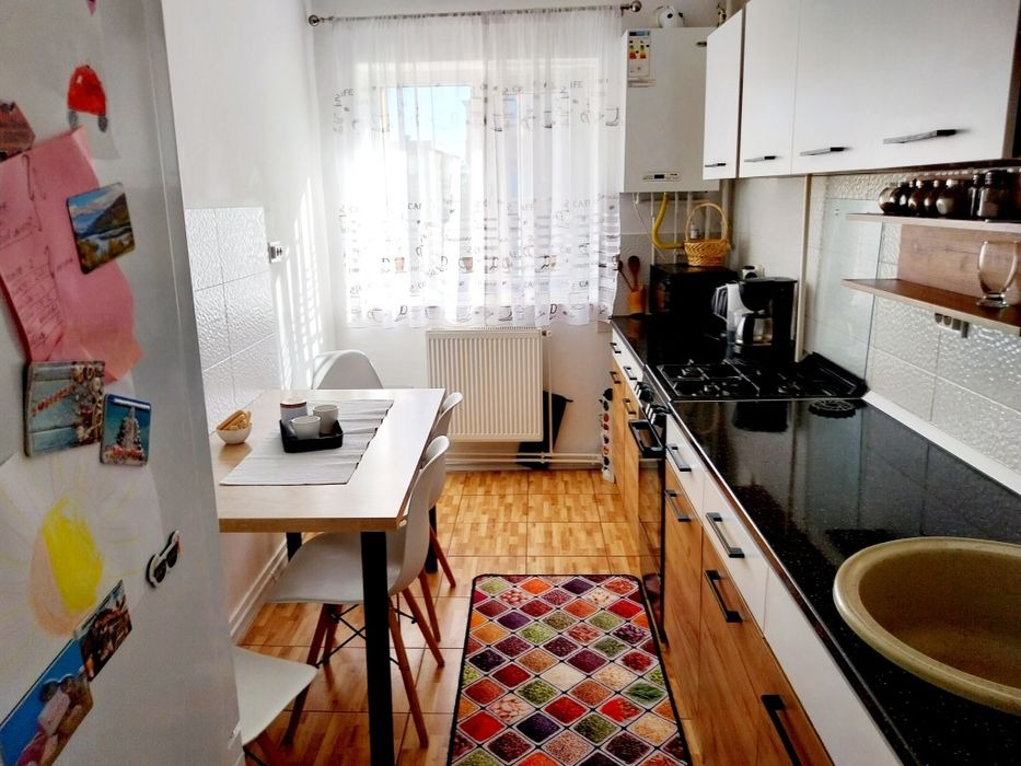 Apartament 3 camere decomandat, etaj intermediar Craiter