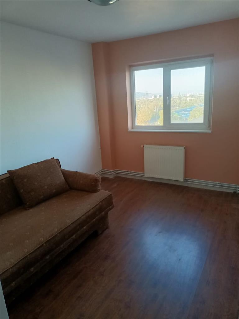 Apartament 4 camere etaj intermediar Craiter