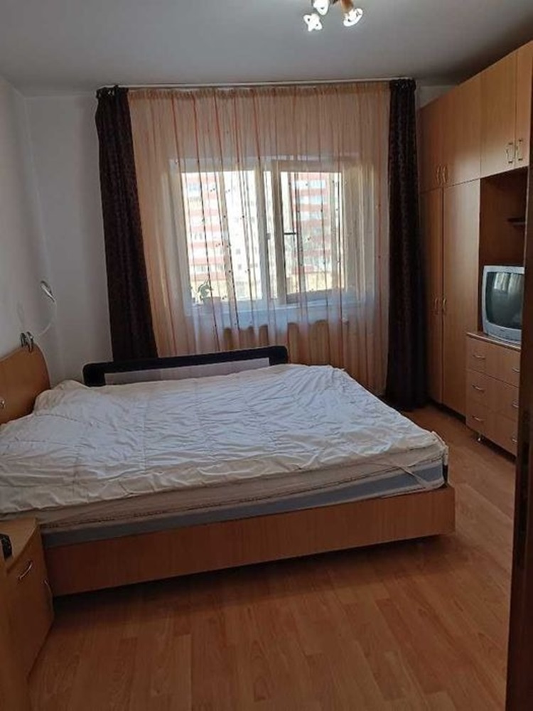 Apartament 3 camere decomandat, etajul 2 Judetean-Carpatilor