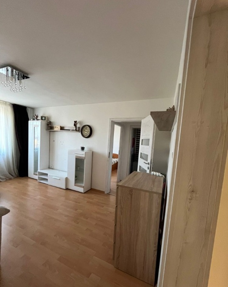 Apartament 3 camere etaj intermediar Astra