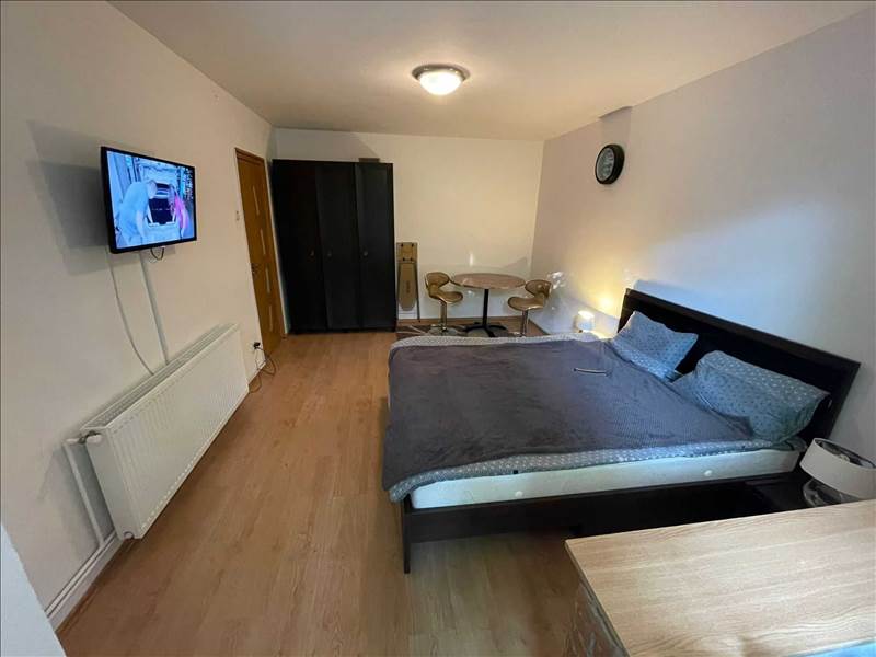 Garsoniera decomandata etajul 1, bloc de apartamente Astra-Piata, Brasov