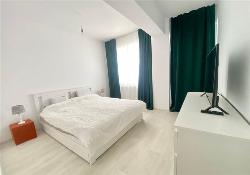 Vanzare apartament 3 camere decomandat bloc nou Tractorul, Brasov