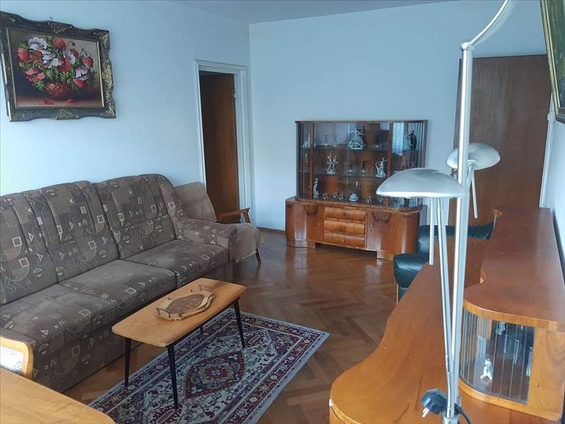 Vanzare apartament 3 camere etaj intermediar Centrul Civic, Brasov