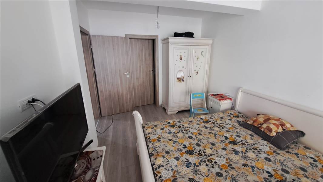 Vanzare apartament 2 camere decomandat bloc nou Tractorul, Brasov