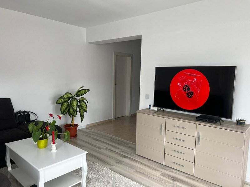 Vanzare apartament 3 camere decomandat bloc nou Noua, Brasov