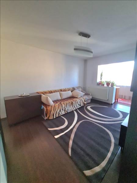 Apartament 3 camere decomandat etaj intermediar zona Judetean-Ciucas , Brasov