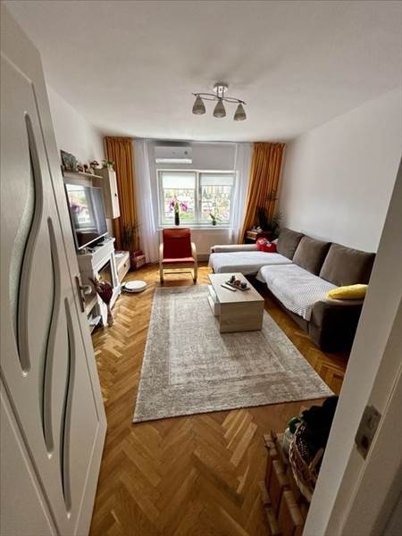 Vanzare apartament 3 camere decomandat Garii Faget, Brasov