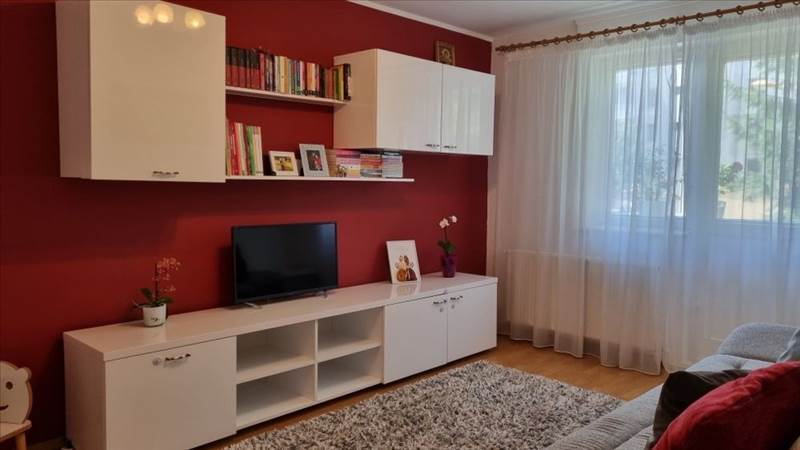 Vanzare apartament 3 camere decomandat etaj intermediar Astra, Brasov