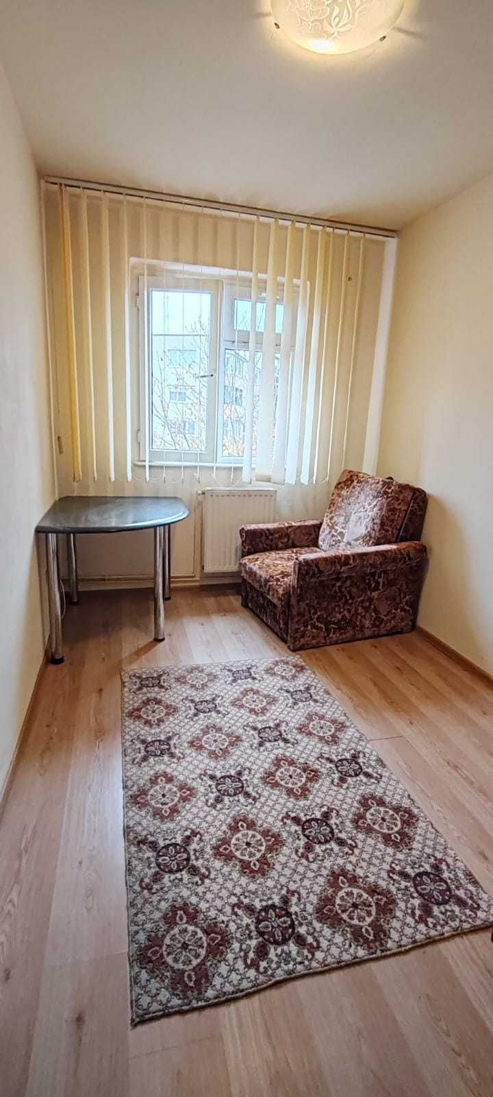 Apartament 3 camere etaj intermediar zona Gemenii