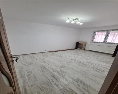 Apartament 3 camere decomandat, renovat Astra-Carpatilor