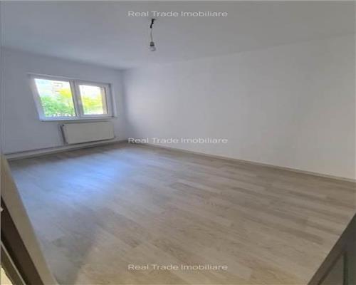 Apartament 4 camere decomandat, renovat, etajul 1 Grivitei